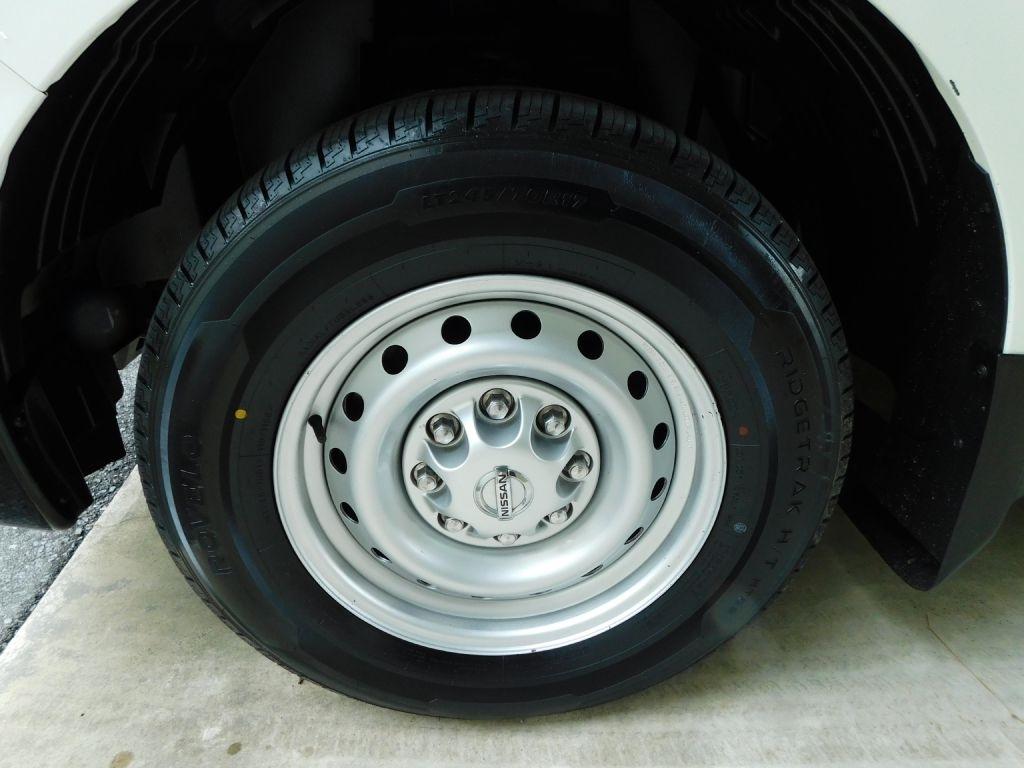 Nissan NV Passenger 3500 S V8 2015
