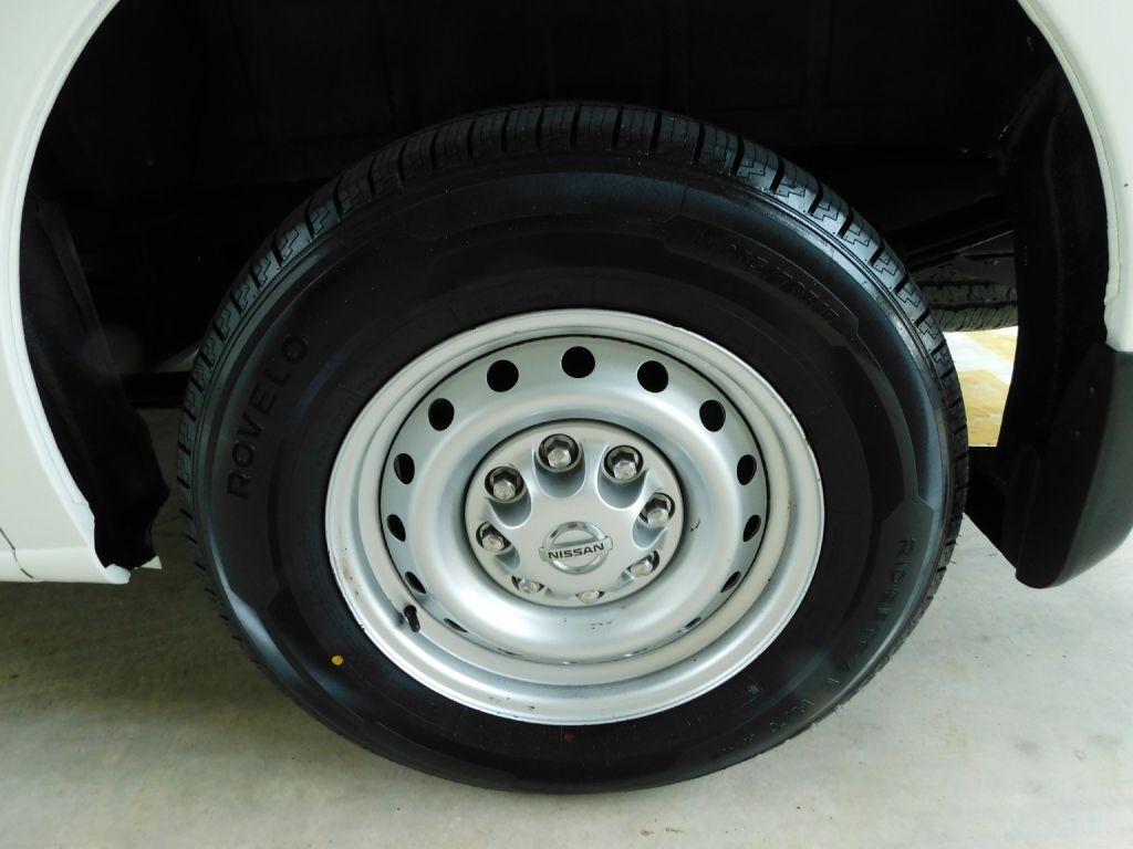Nissan NV Passenger 3500 S V8 2015