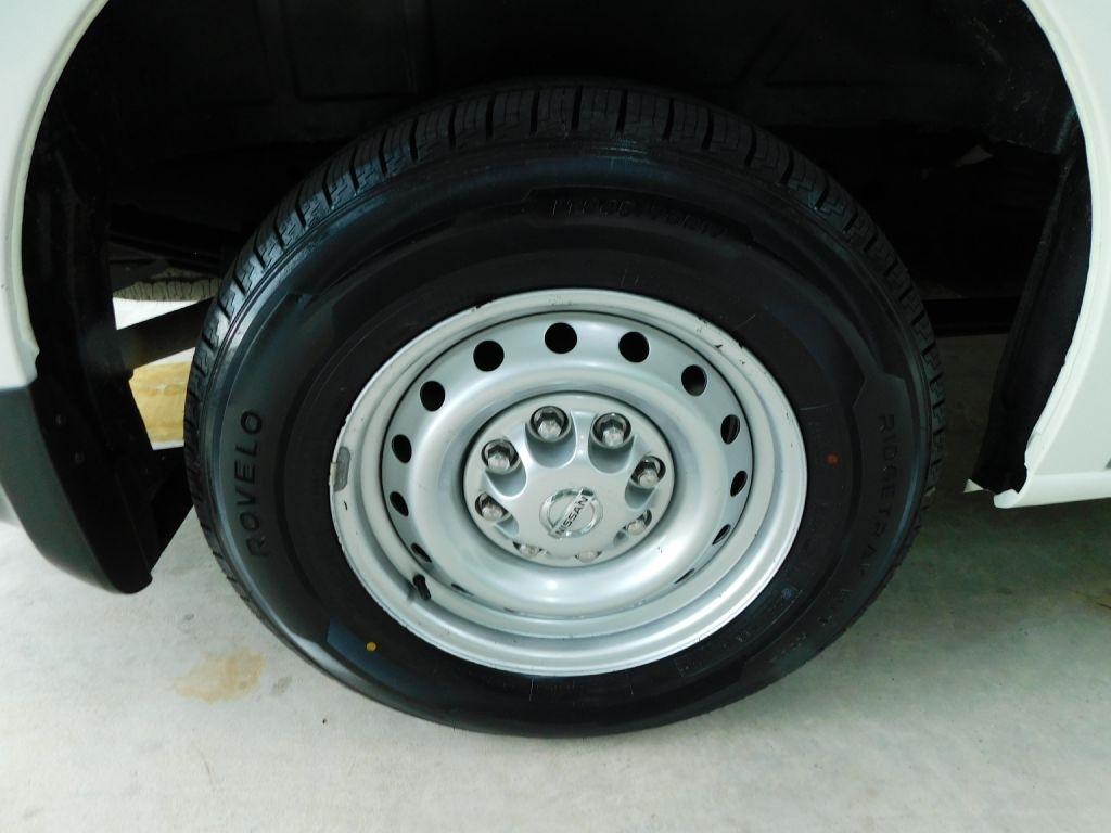 Nissan NV Passenger 3500 S V8 2015
