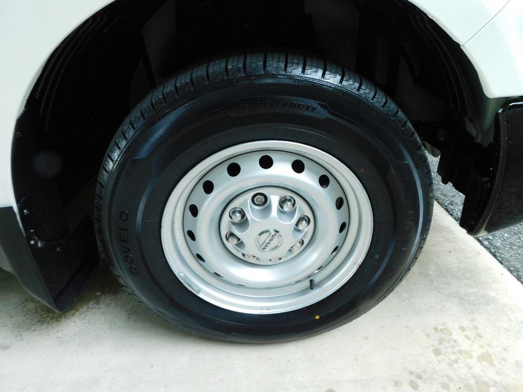 Nissan NV Passenger 3500 S V8 2015