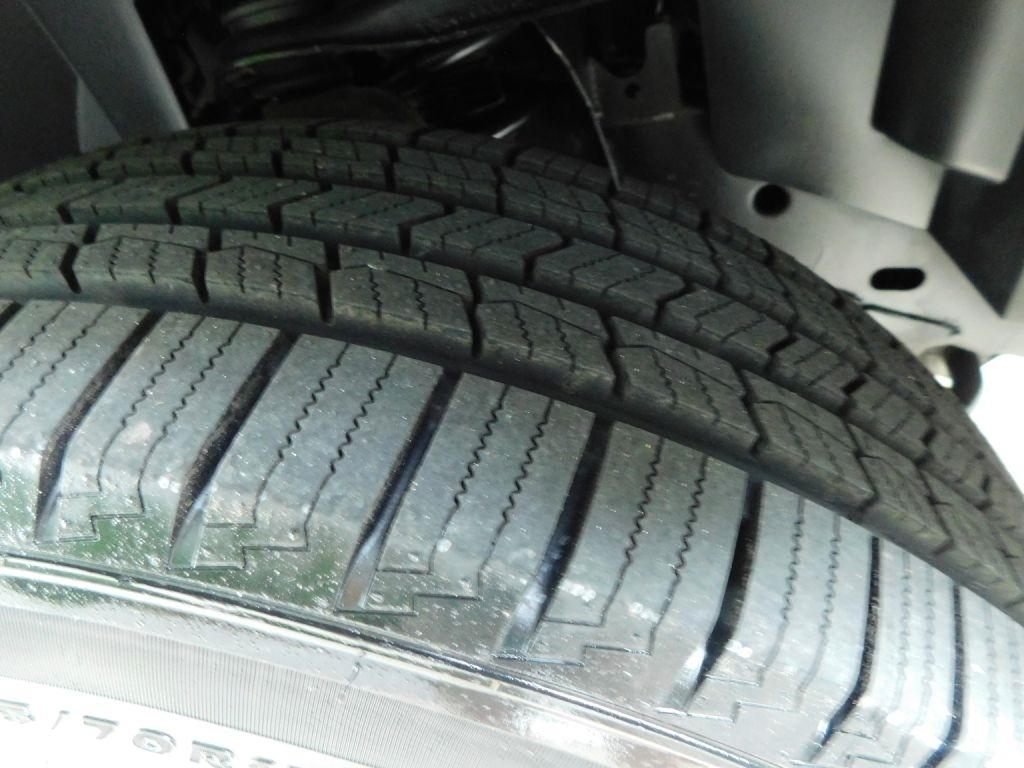 Nissan NV Passenger 3500 S V8 2015