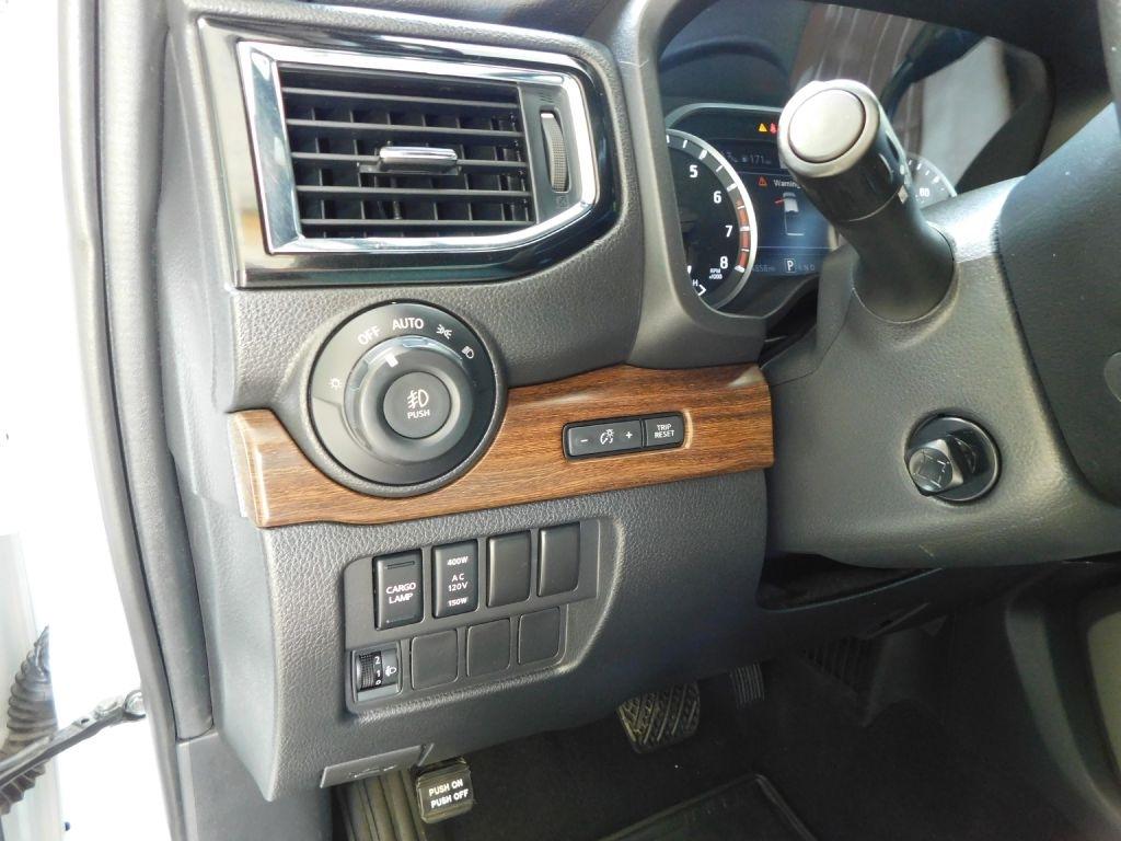 Nissan Titan Platinum Reserve Crew Cab 4WD 2021
