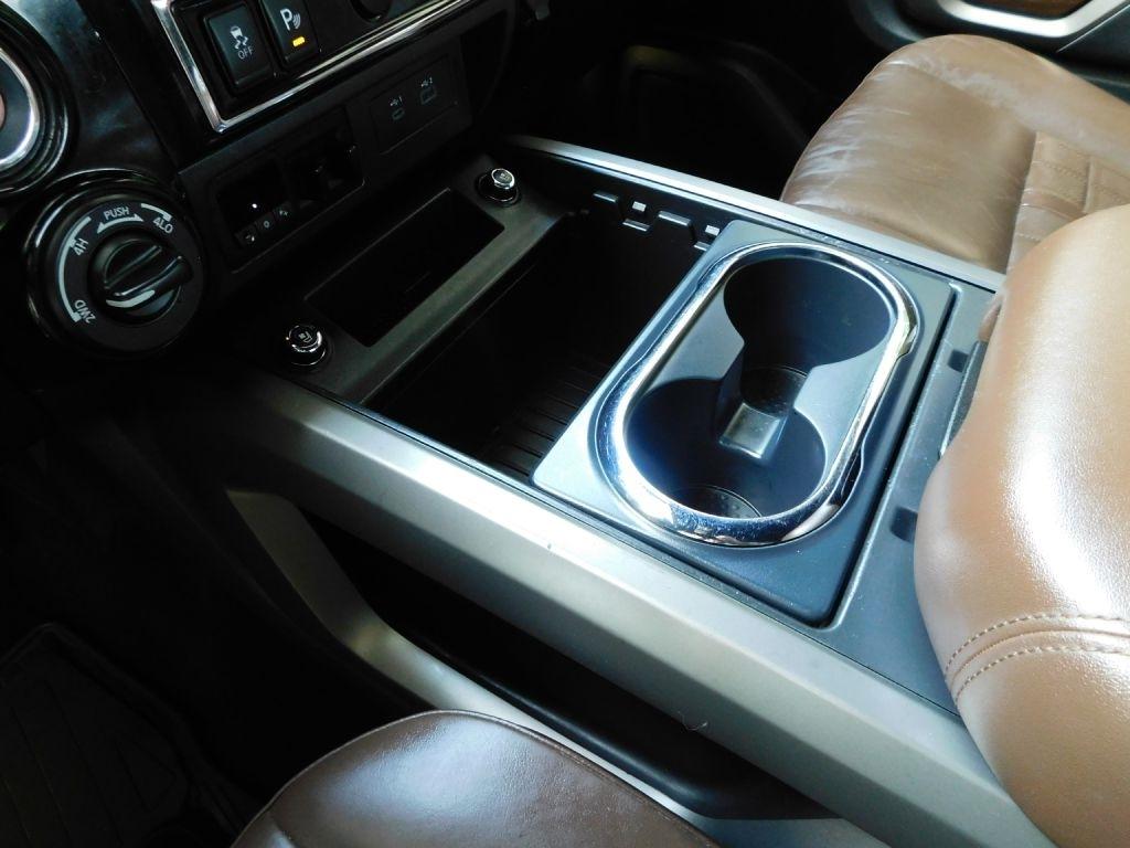 Nissan Titan Platinum Reserve Crew Cab 4WD 2021