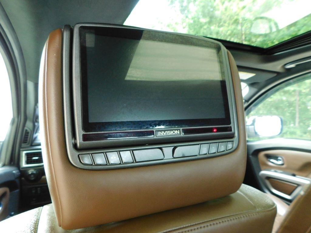 Nissan Titan Platinum Reserve Crew Cab 4WD 2021