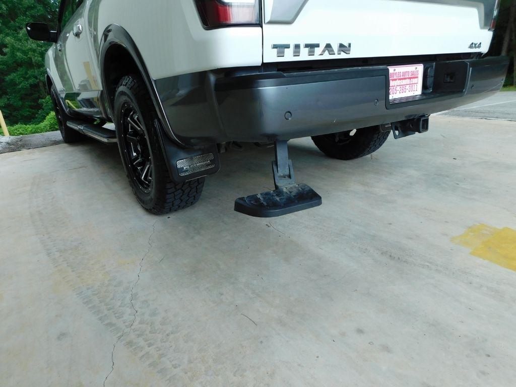 Nissan Titan Platinum Reserve Crew Cab 4WD 2021
