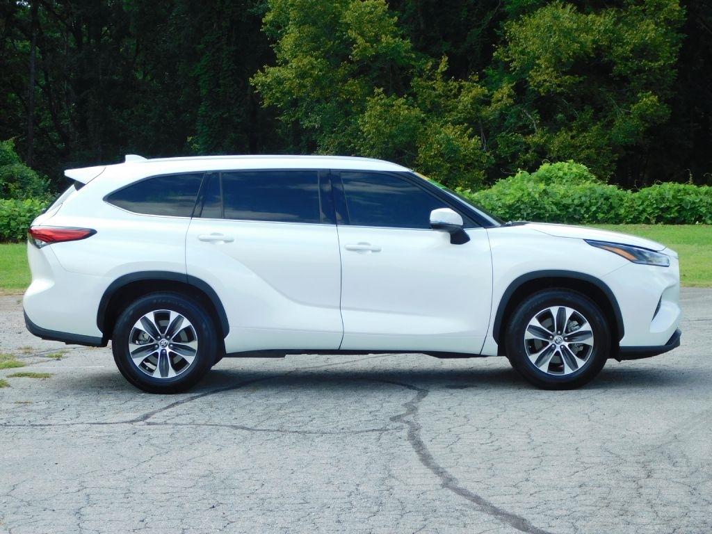 Toyota Highlander XLE FWD V6 2021