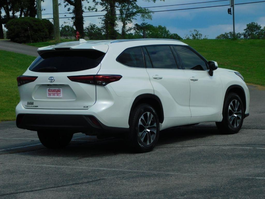 Toyota Highlander XLE FWD V6 2021