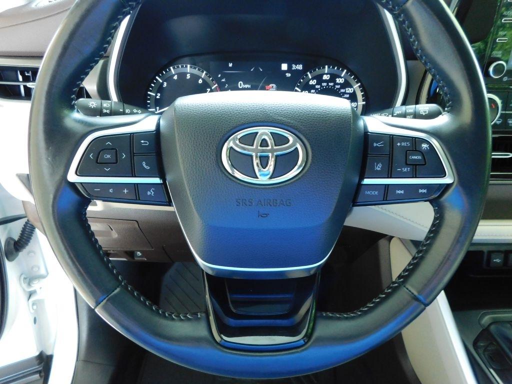 Toyota Highlander XLE FWD V6 2021