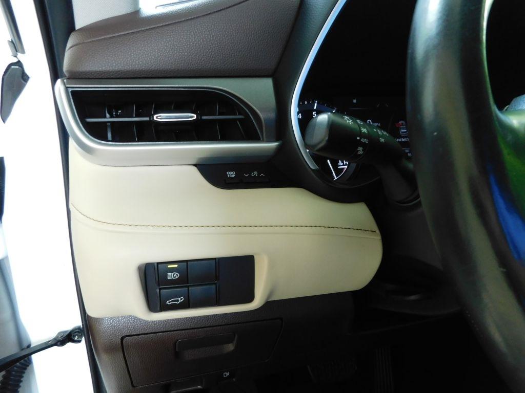 Toyota Highlander XLE FWD V6 2021