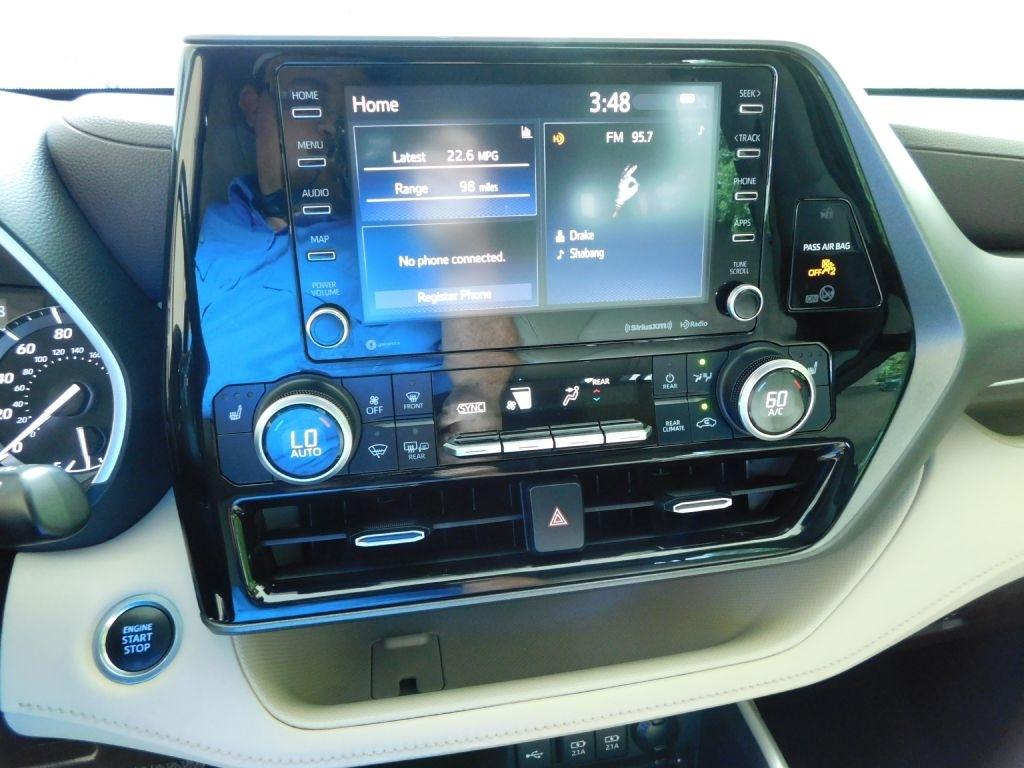 Toyota Highlander XLE FWD V6 2021