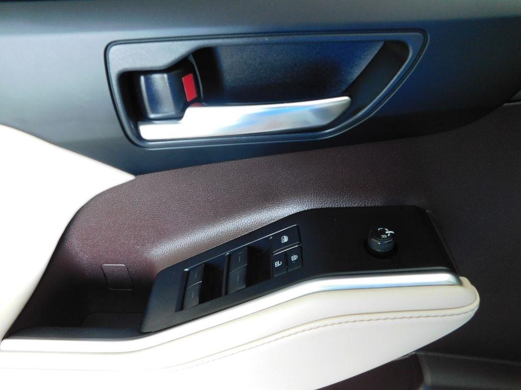 Toyota Highlander XLE FWD V6 2021