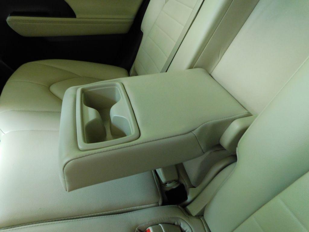 Toyota Highlander XLE FWD V6 2021