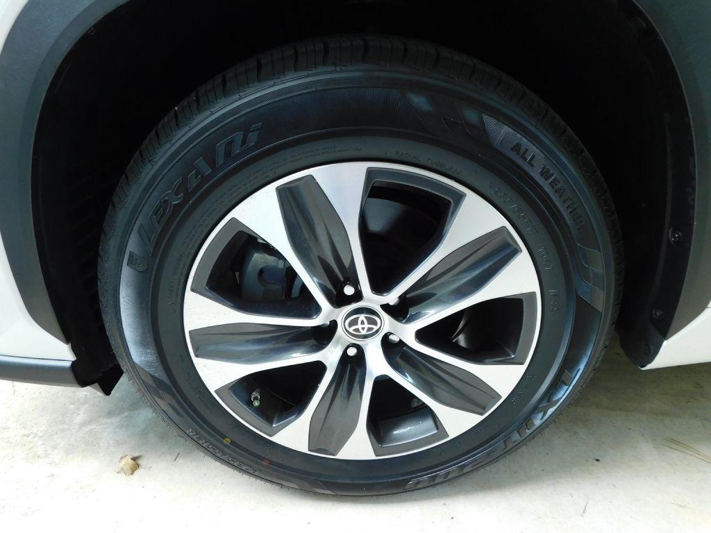 Toyota Highlander XLE FWD V6 2021
