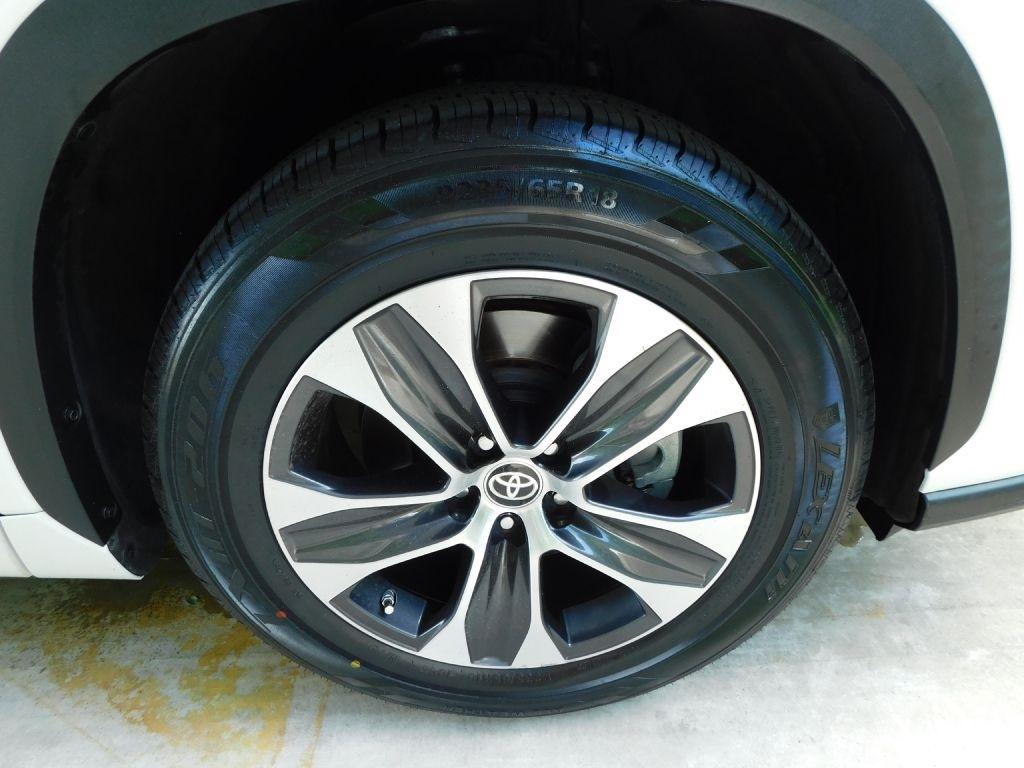 Toyota Highlander XLE FWD V6 2021