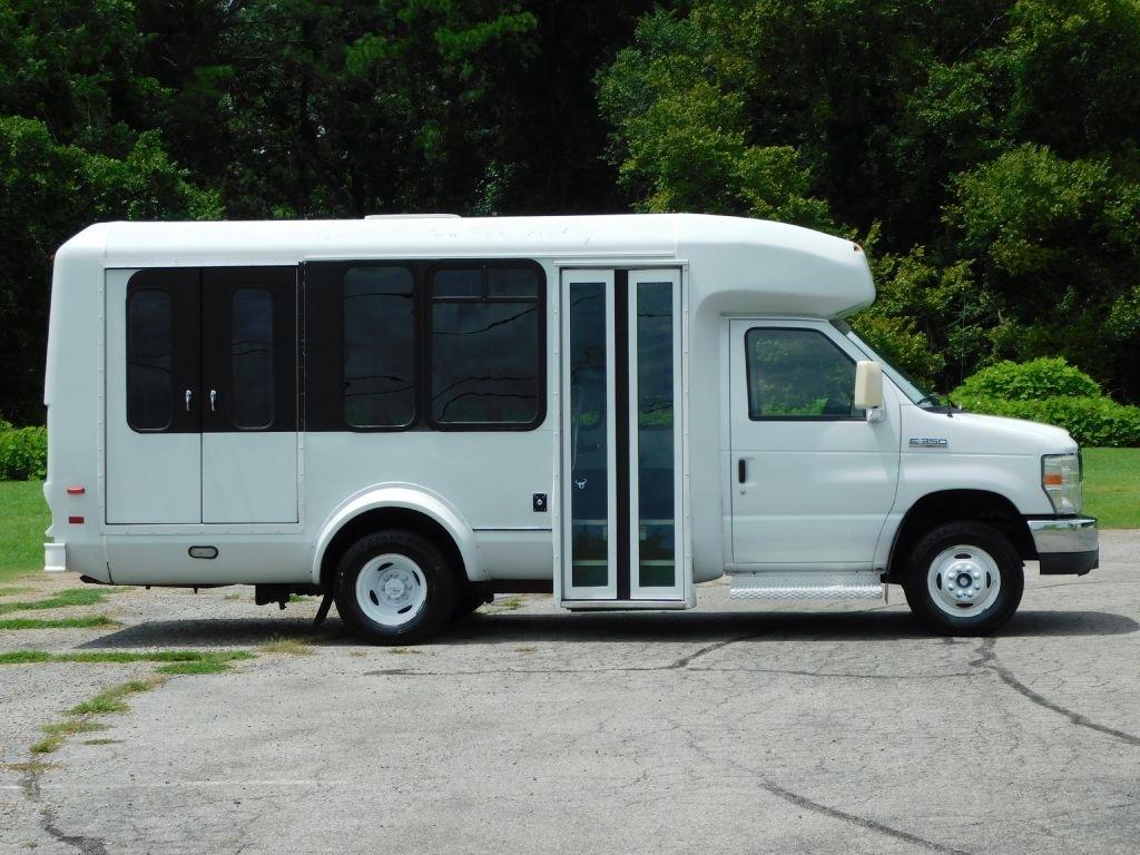 Ford Econoline E-350 Super Duty 2014