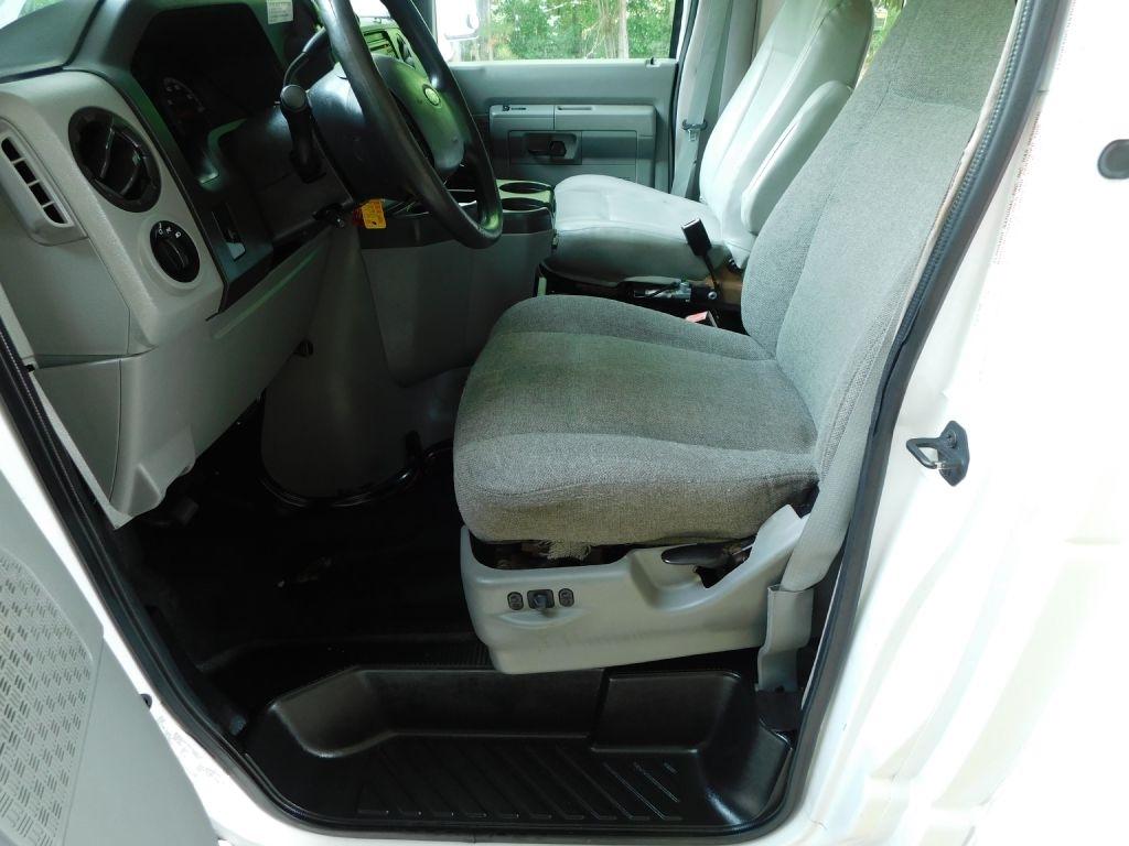 Ford Econoline E-350 Super Duty 2014