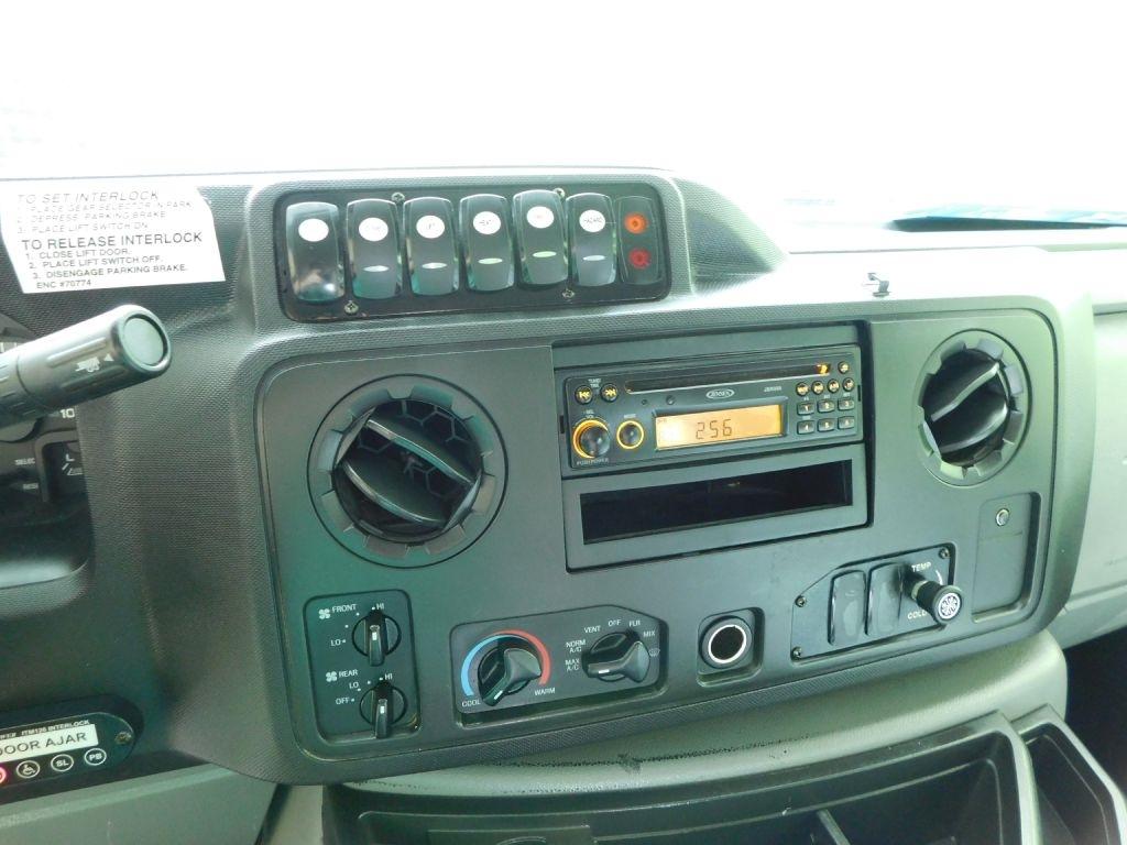 Ford Econoline E-350 Super Duty 2014
