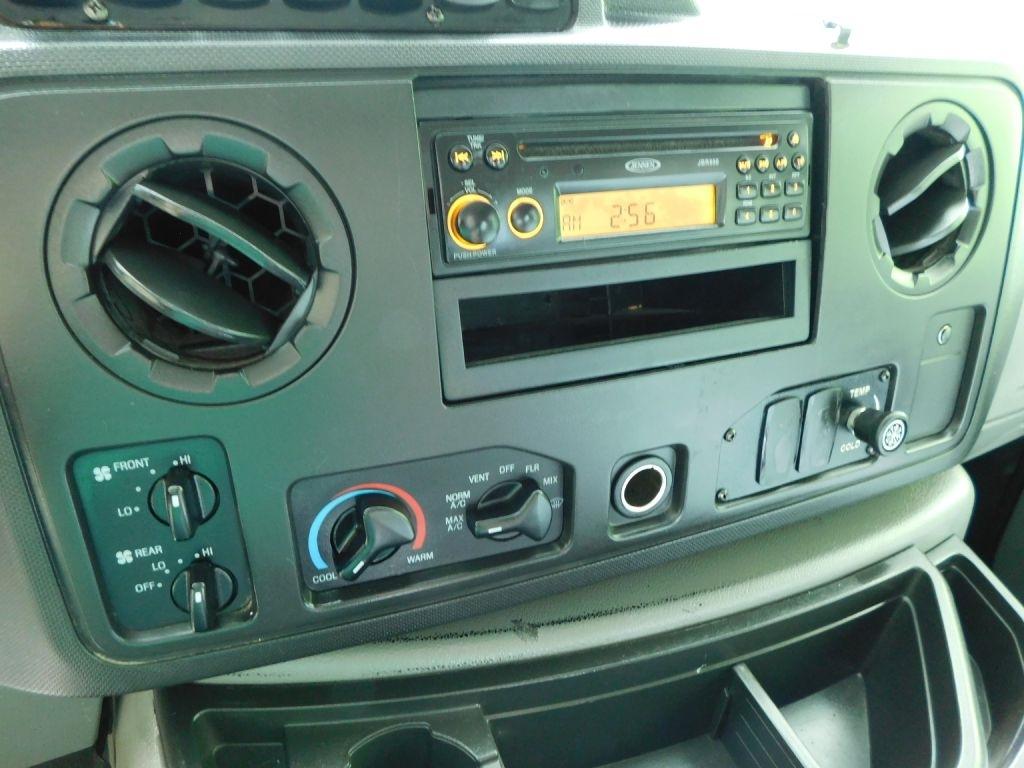 Ford Econoline E-350 Super Duty 2014