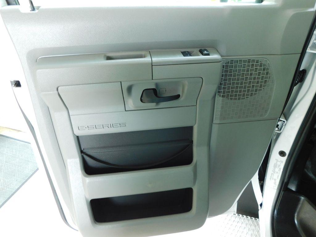 Ford Econoline E-350 Super Duty 2014