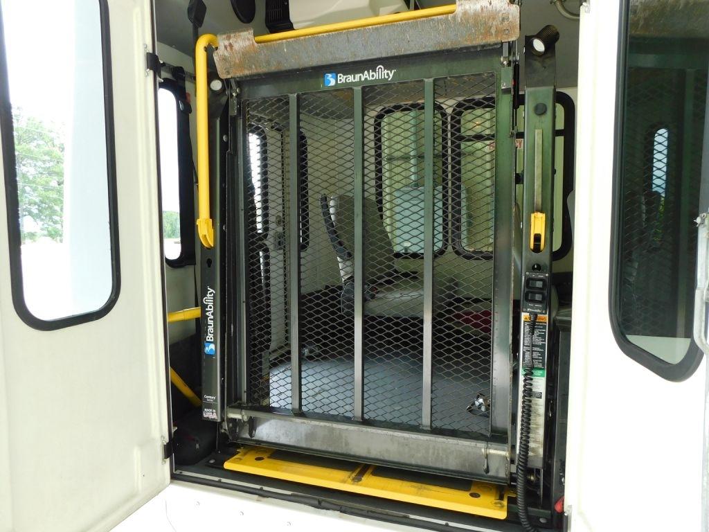 Ford Econoline E-350 Super Duty 2014