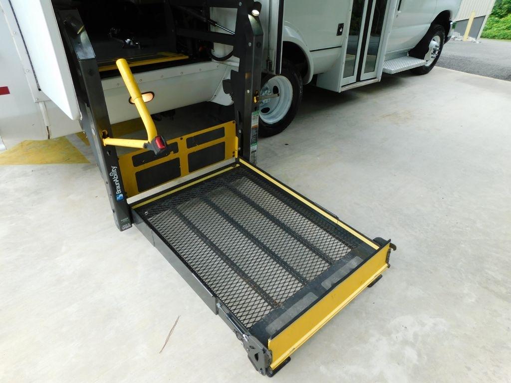 Ford Econoline E-350 Super Duty 2014