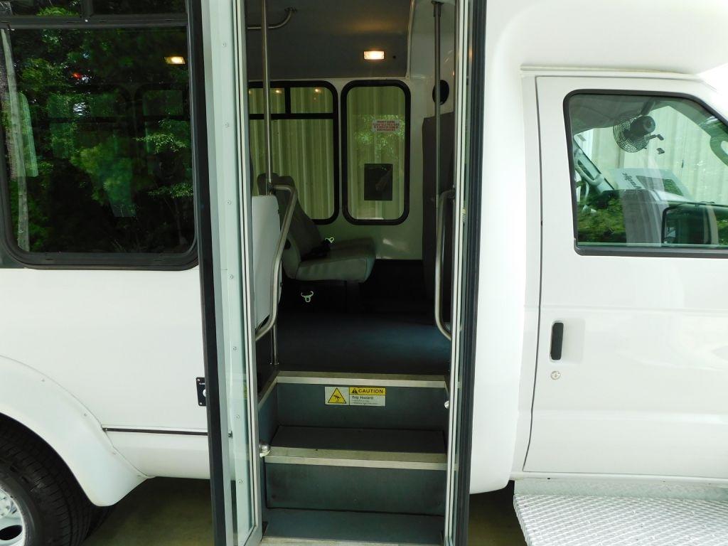 Ford Econoline E-350 Super Duty 2014