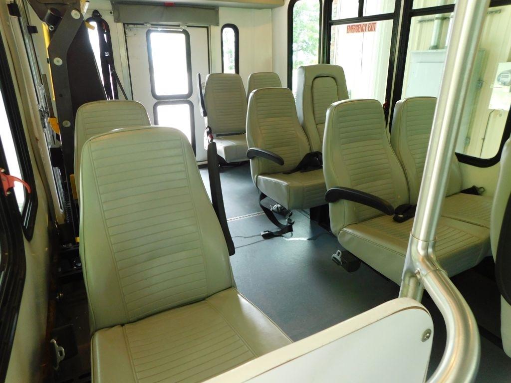 Ford Econoline E-350 Super Duty 2014
