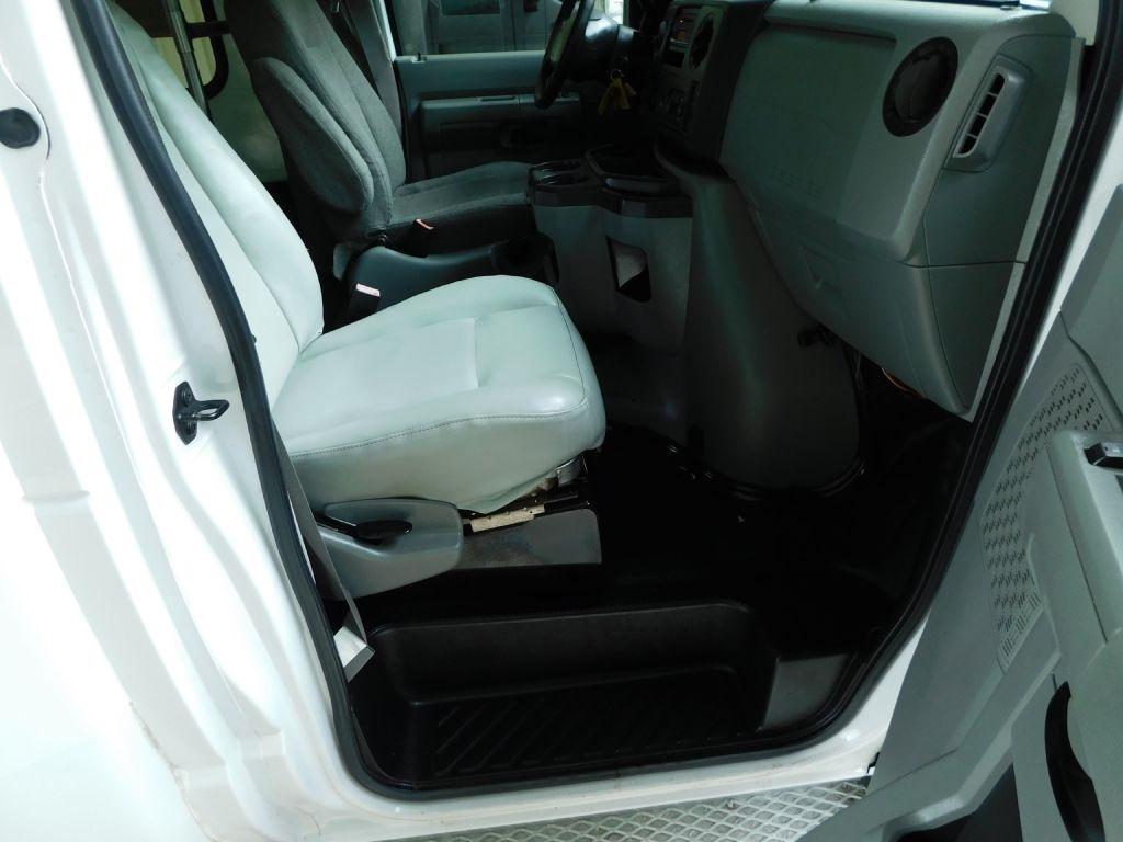 Ford Econoline E-350 Super Duty 2014