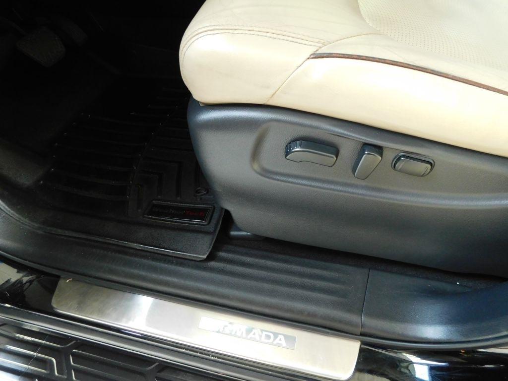 Nissan Armada Platinum 2WD 2017