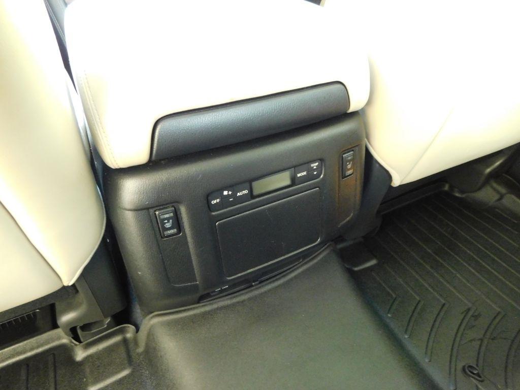 Nissan Armada Platinum 2WD 2017