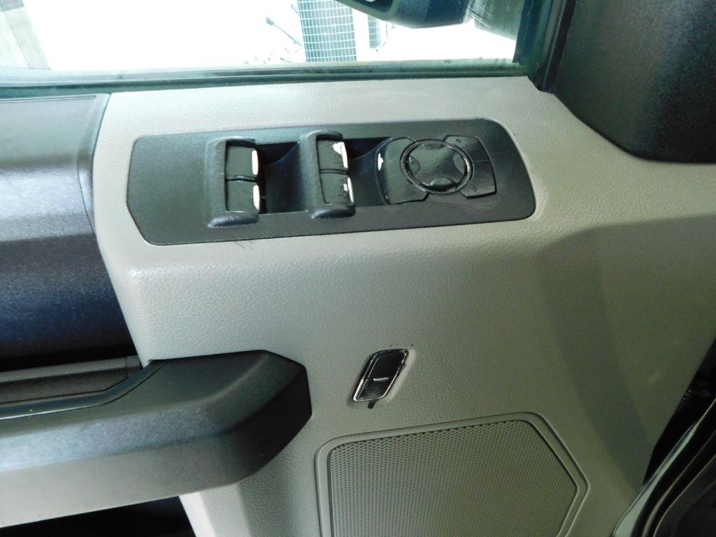 Ford F-150 XL SuperCrew 5.5-ft. Bed 4WD 2015