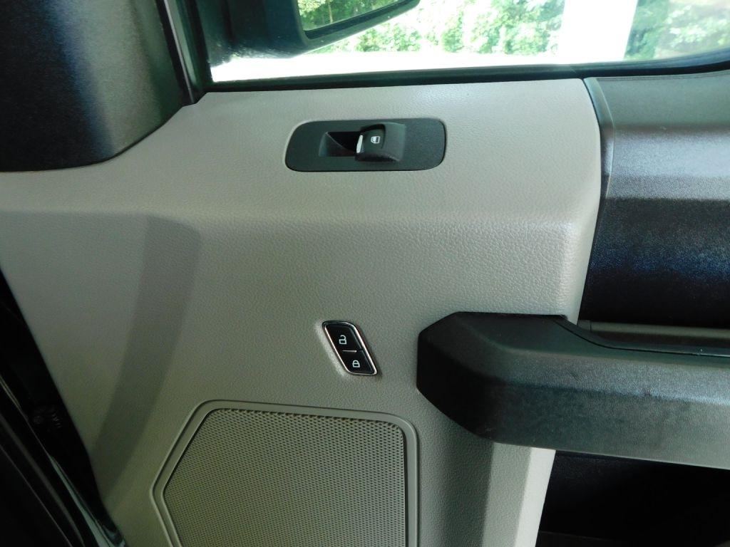 Ford F-150 XL SuperCrew 5.5-ft. Bed 4WD 2015