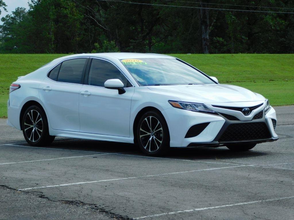 Toyota Camry SE 2019