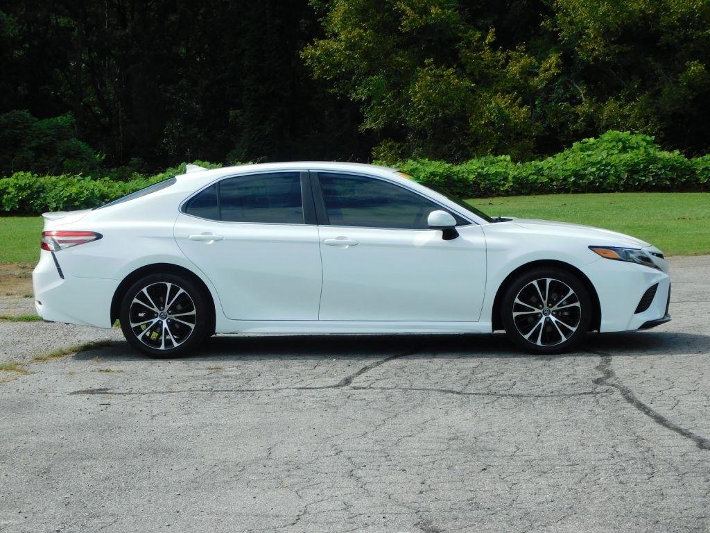 Toyota Camry SE 2019