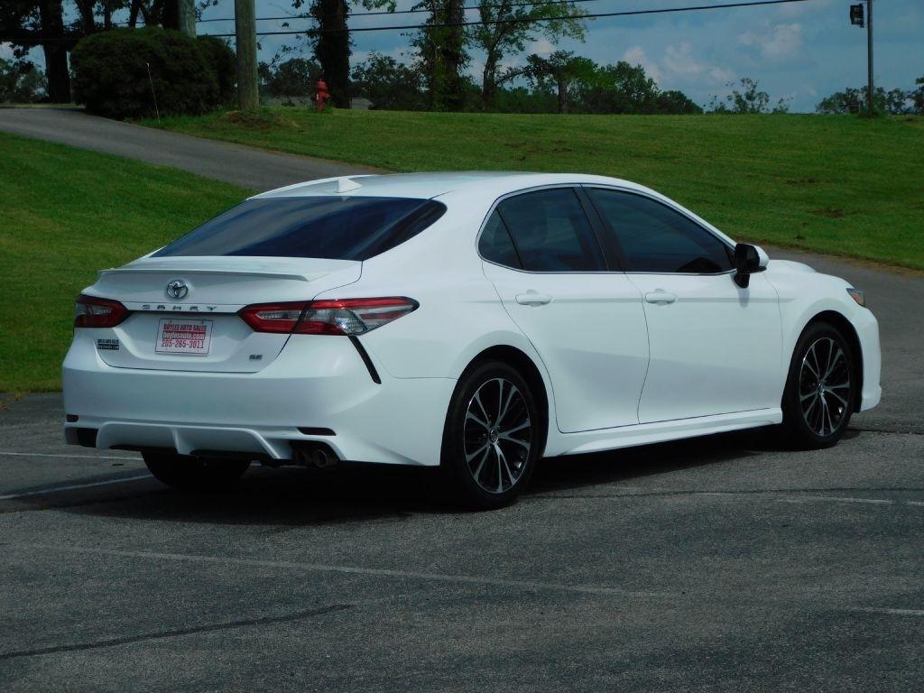 Toyota Camry SE 2019