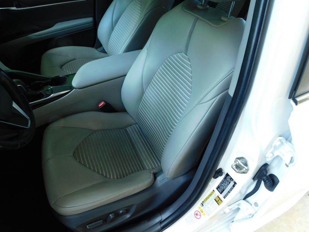 Toyota Camry SE 2019