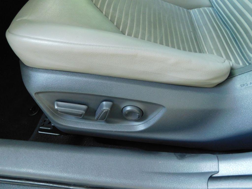 Toyota Camry SE 2019