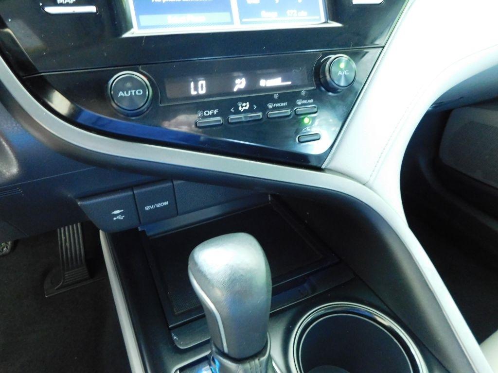 Toyota Camry SE 2019