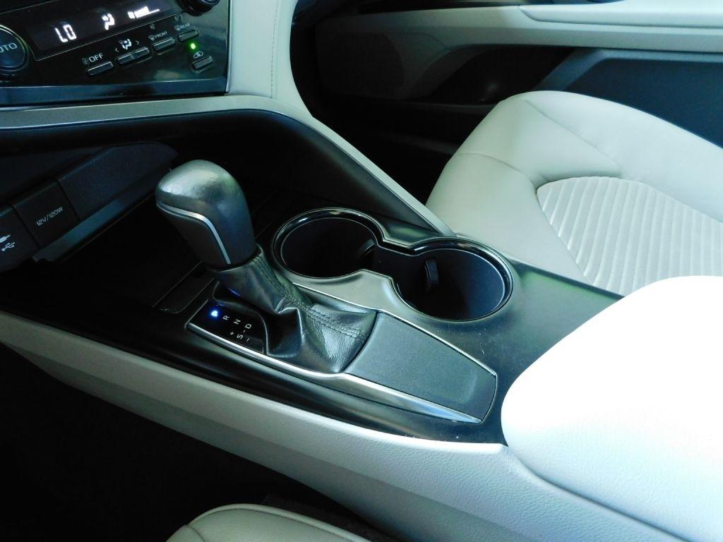Toyota Camry SE 2019