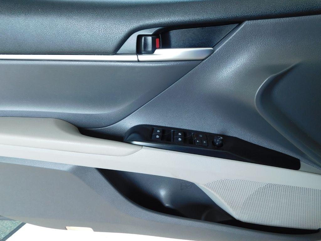 Toyota Camry SE 2019