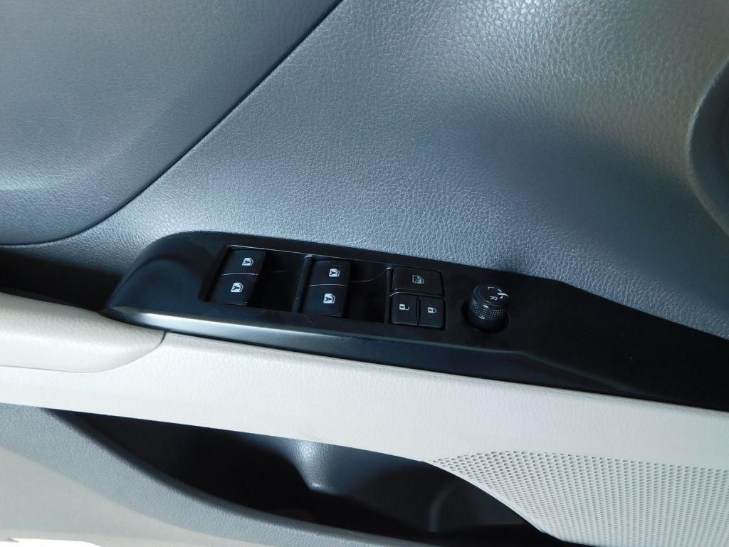 Toyota Camry SE 2019