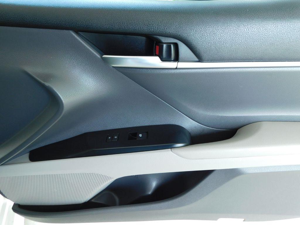 Toyota Camry SE 2019