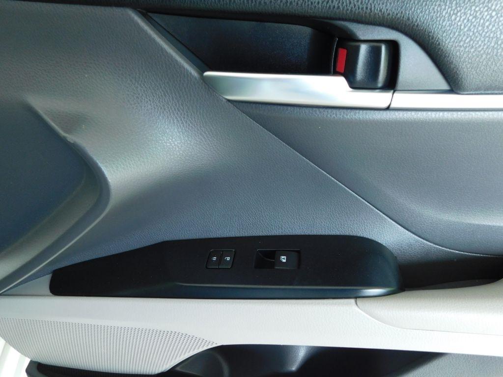 Toyota Camry SE 2019