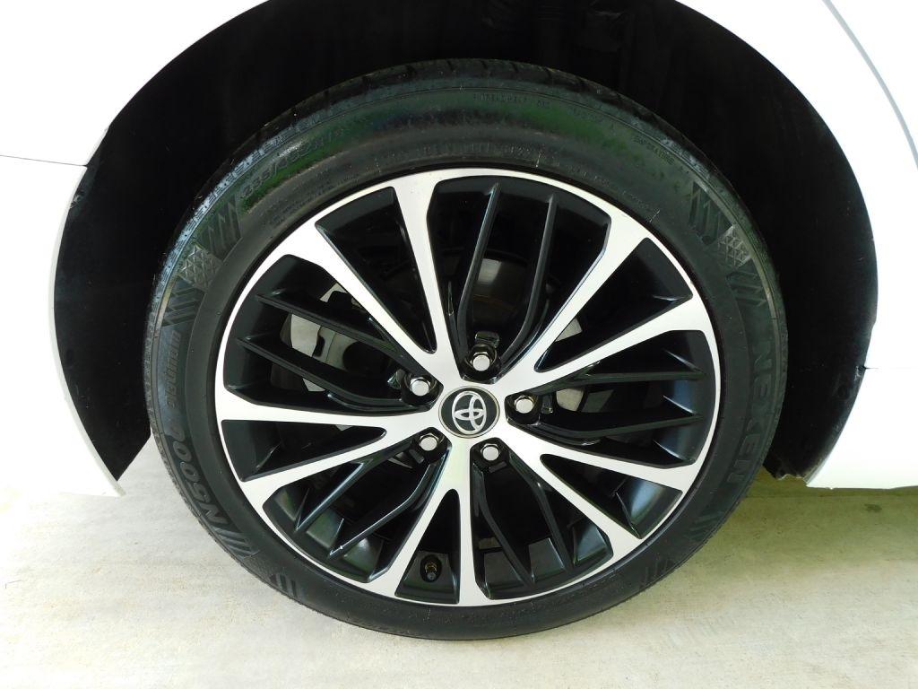 Toyota Camry SE 2019