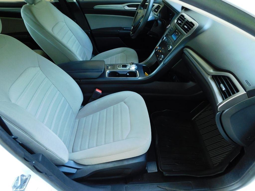 Ford Fusion S 2019