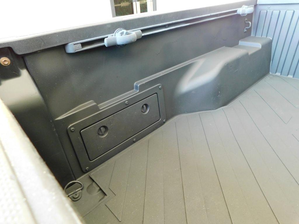 Toyota Tacoma SR5 Double Cab Long Bed V6 6AT 4WD 2017