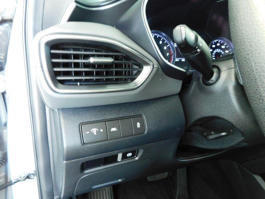 Hyundai Santa Fe SE 2023