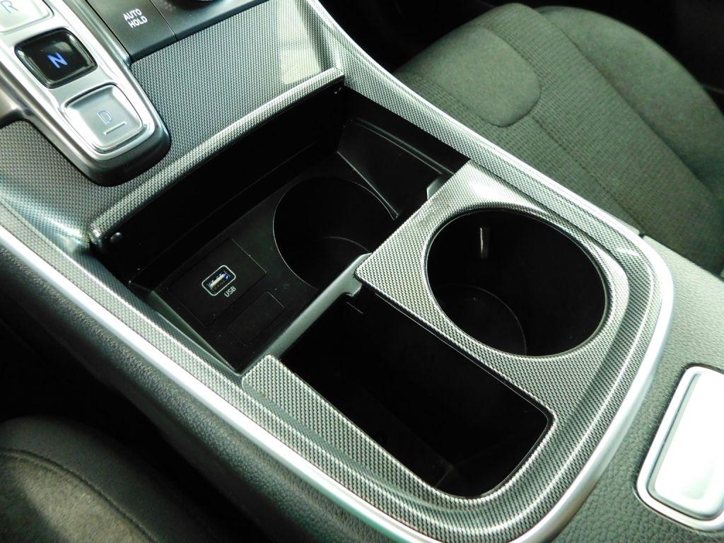 Hyundai Santa Fe SE 2023