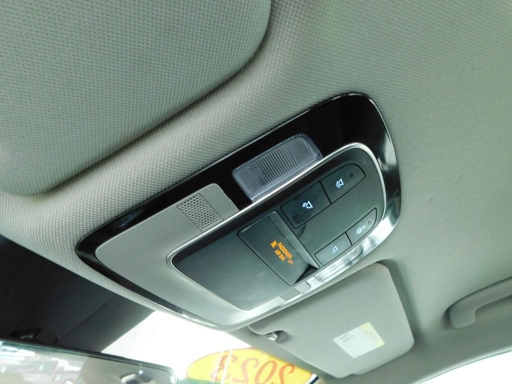 Hyundai Santa Fe SE 2023
