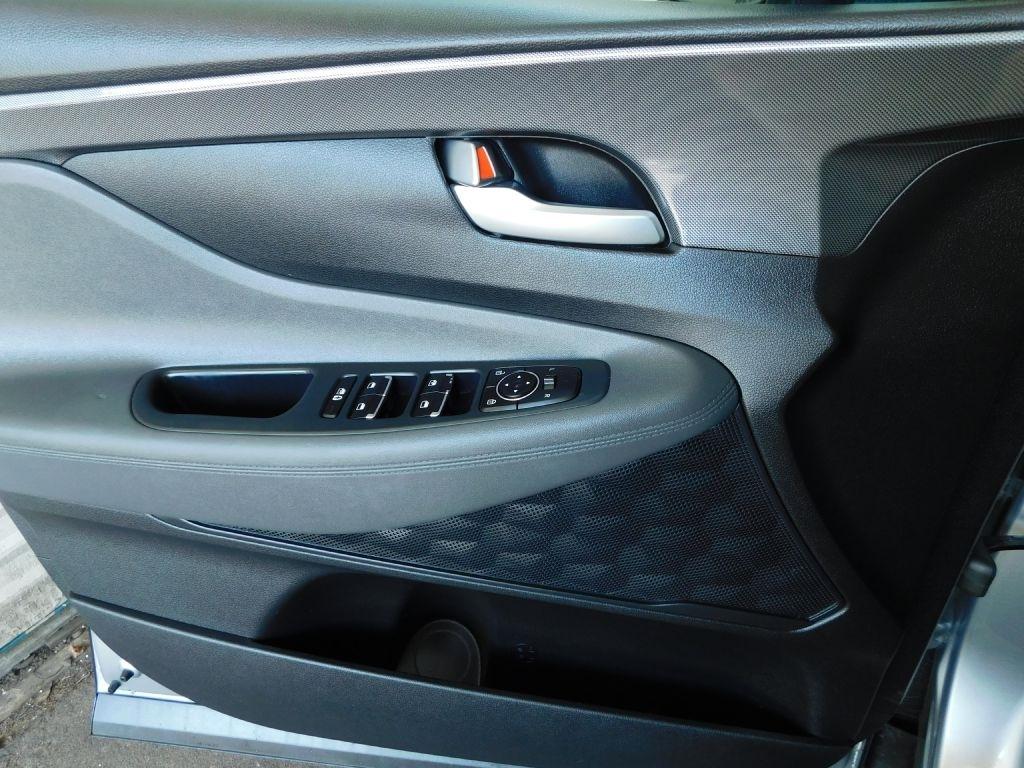Hyundai Santa Fe SE 2023